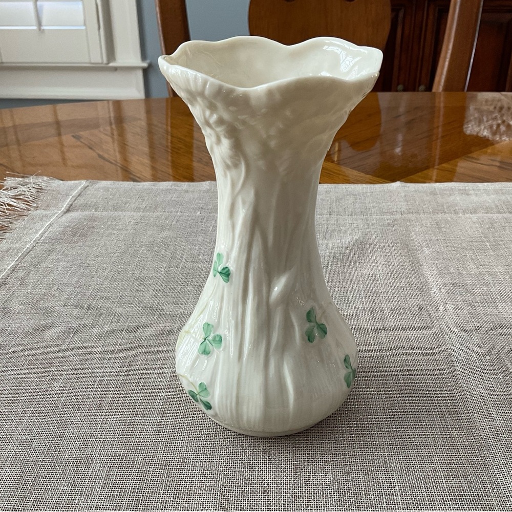 Belleek Country Trellis Shamrock Vase